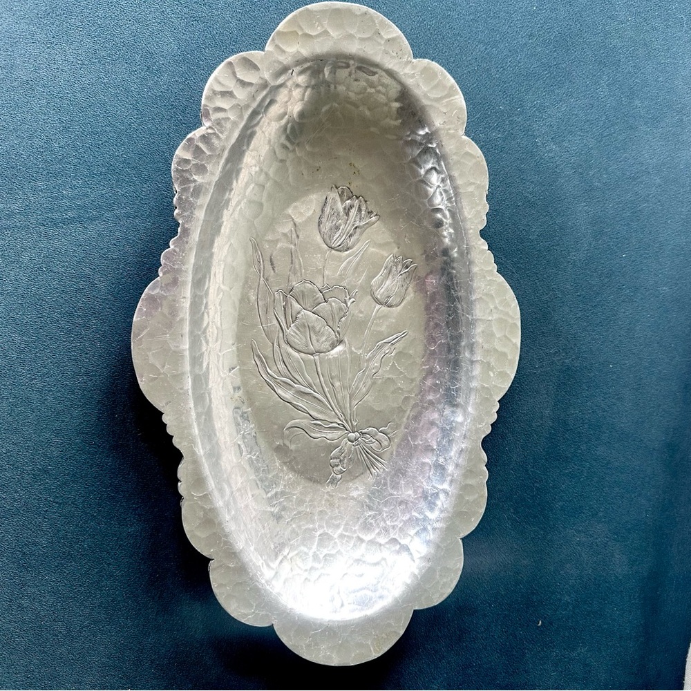 Vintage 1950’s Rodney Kent silver co. hand wrought aluminum tulip bread tray